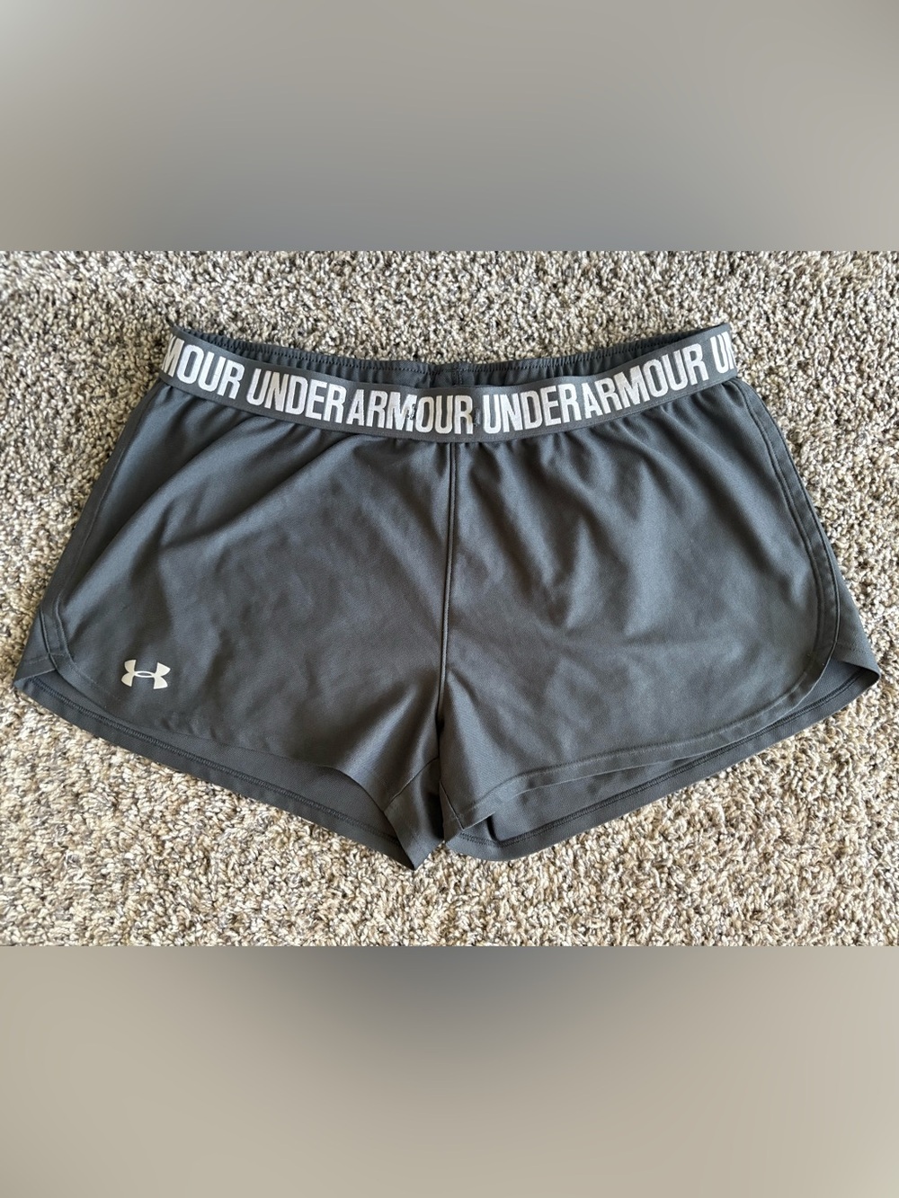 Under Armour HeatGear Women's Medium Charcoal Grey Play Up Athletic Shorts